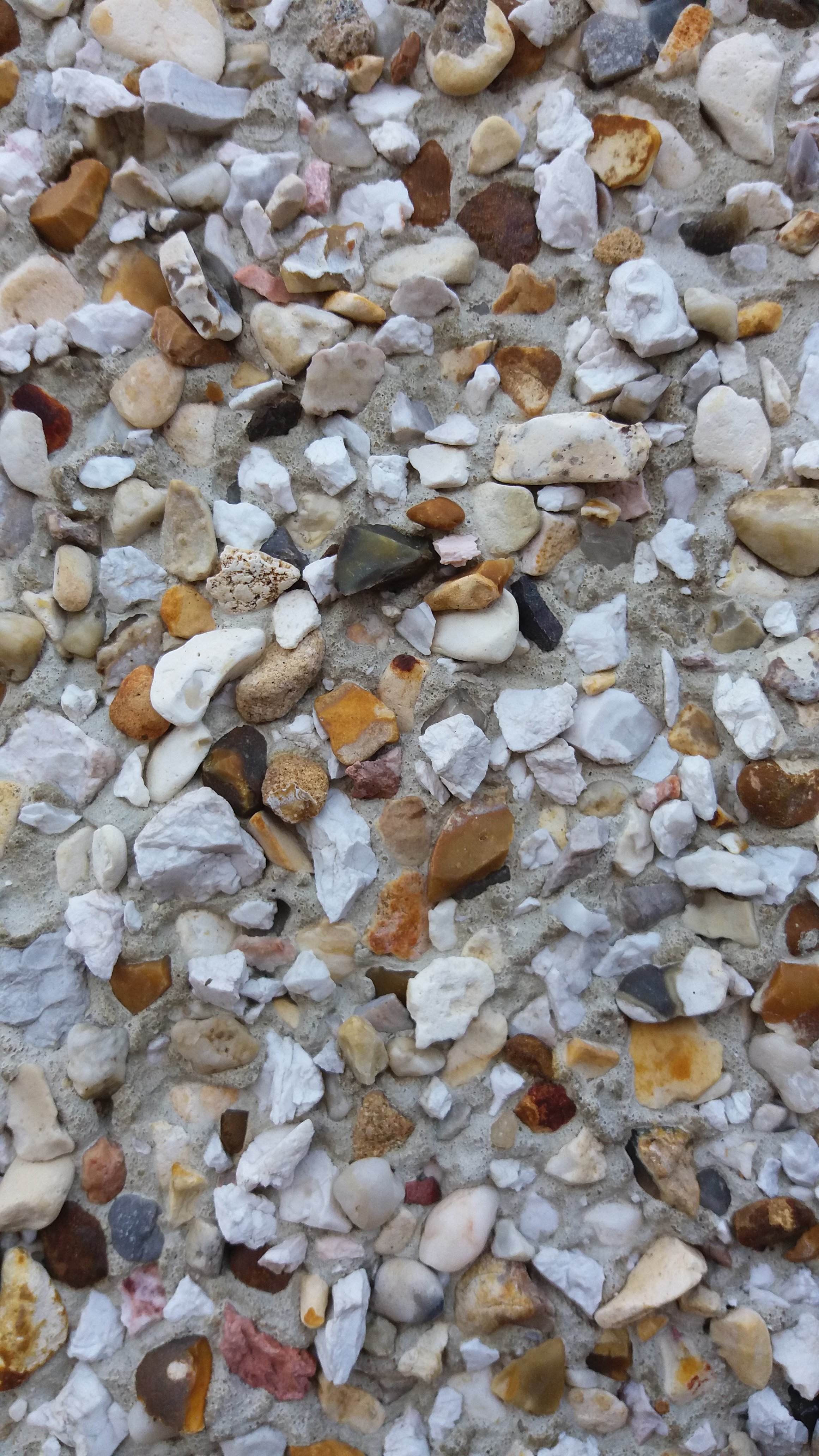Pebble dash stones