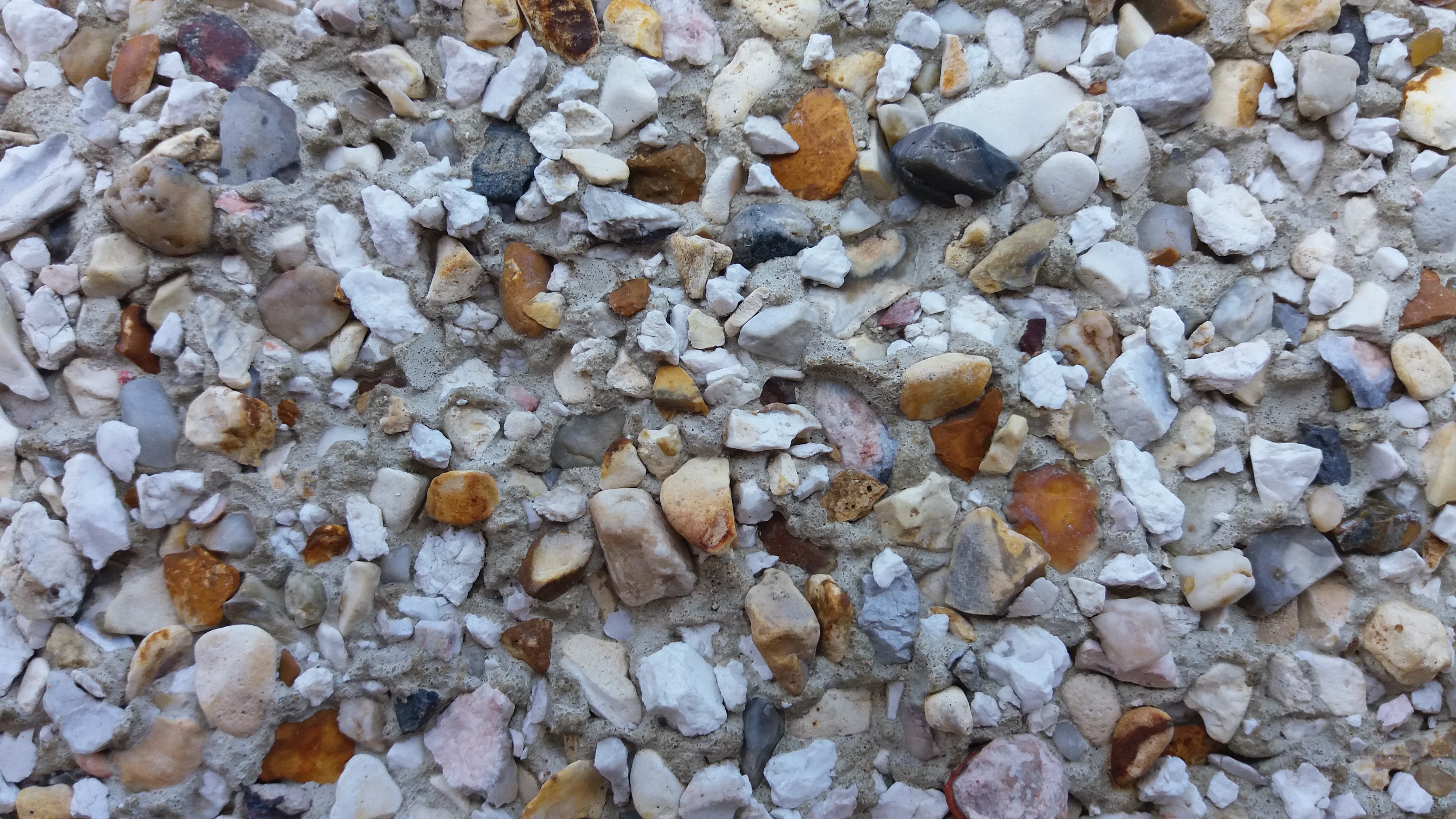 Pebble dash stones