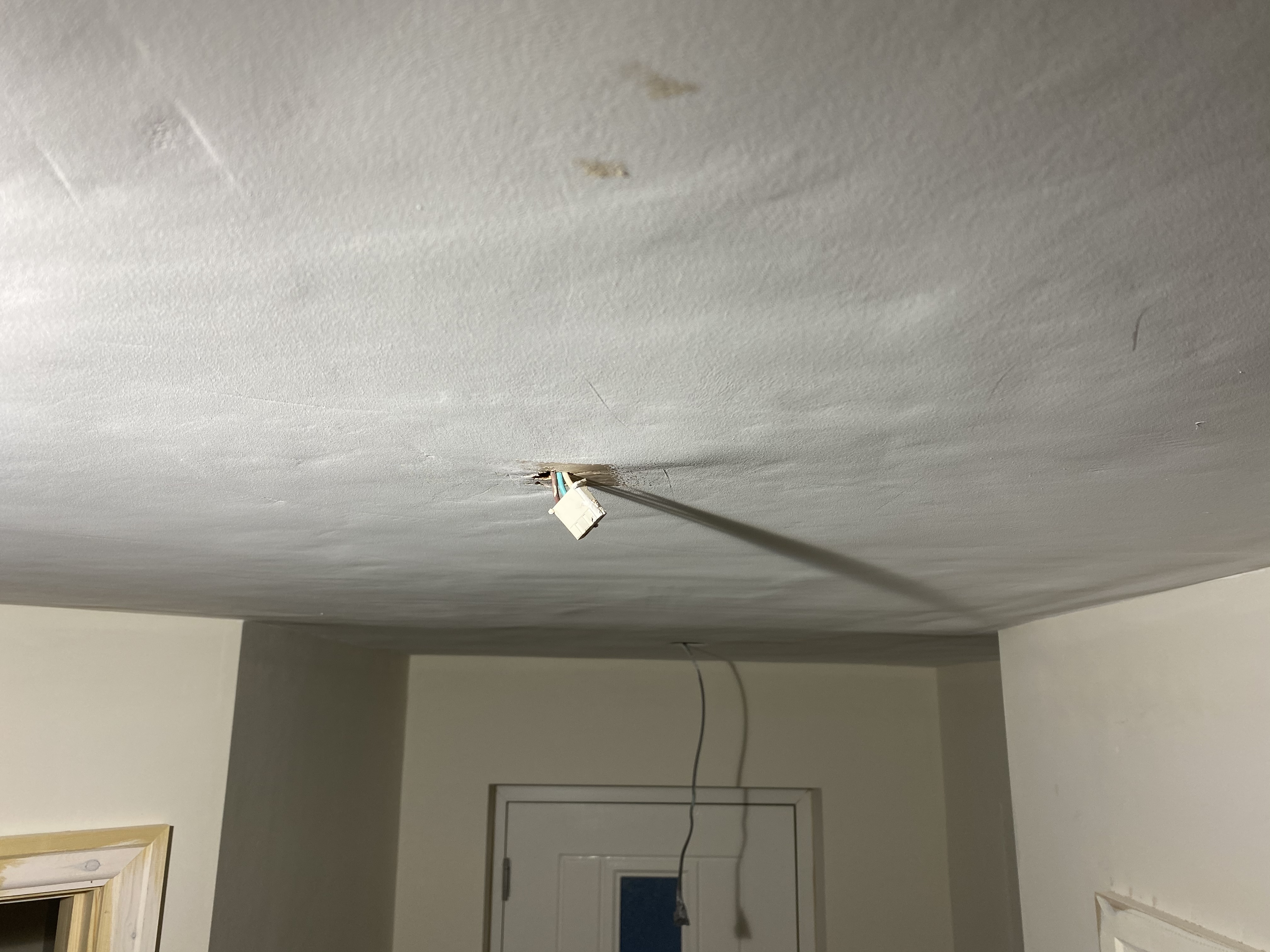 Advice needed please. Plastering on artex ceilings.