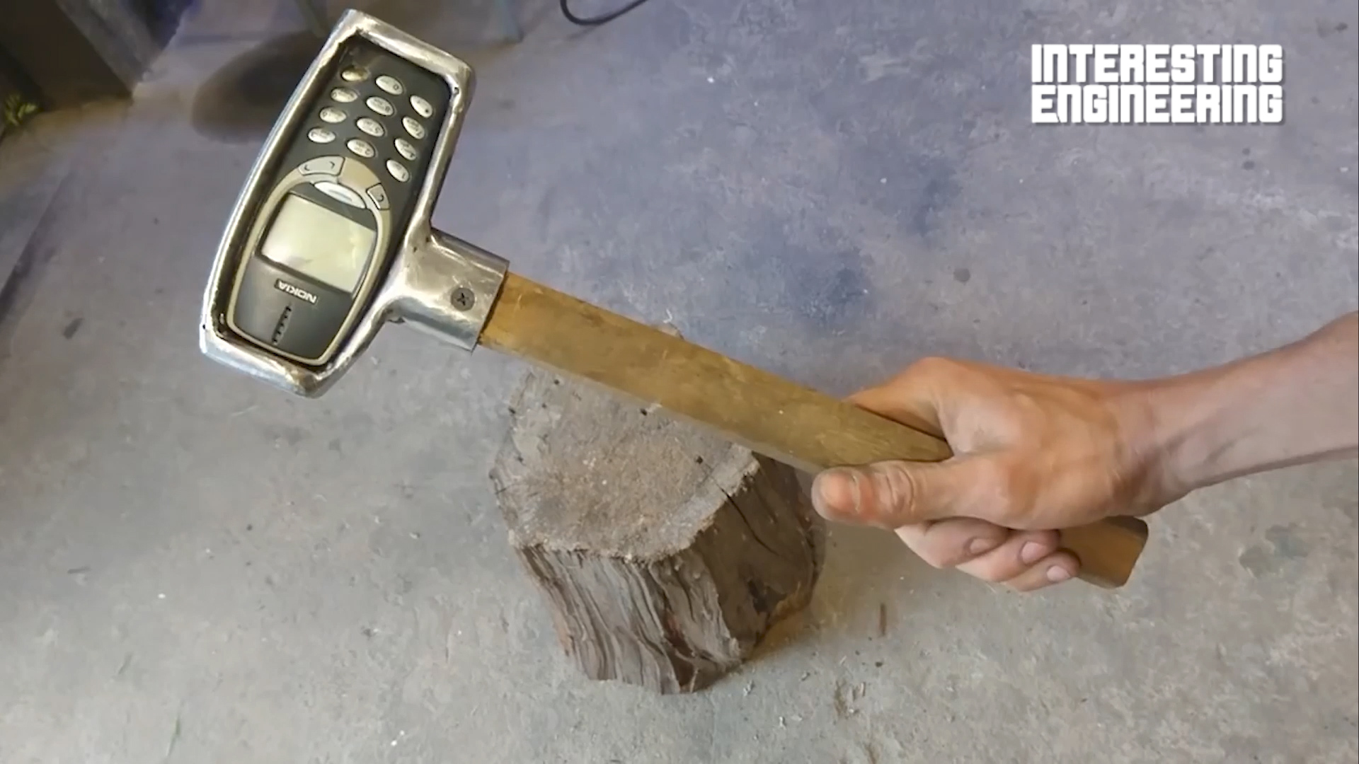 this-guy-turned-a-nokia-3310-into-a-hammer-hd.jpg