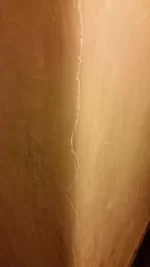 Lime plaster shrinkage