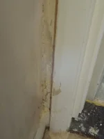 Is it normal to not plaster around doorways?